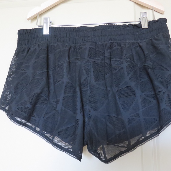 SOLD Lululemon Sky Run By Short Lace Shorts NWOT - Picture 3 of 5